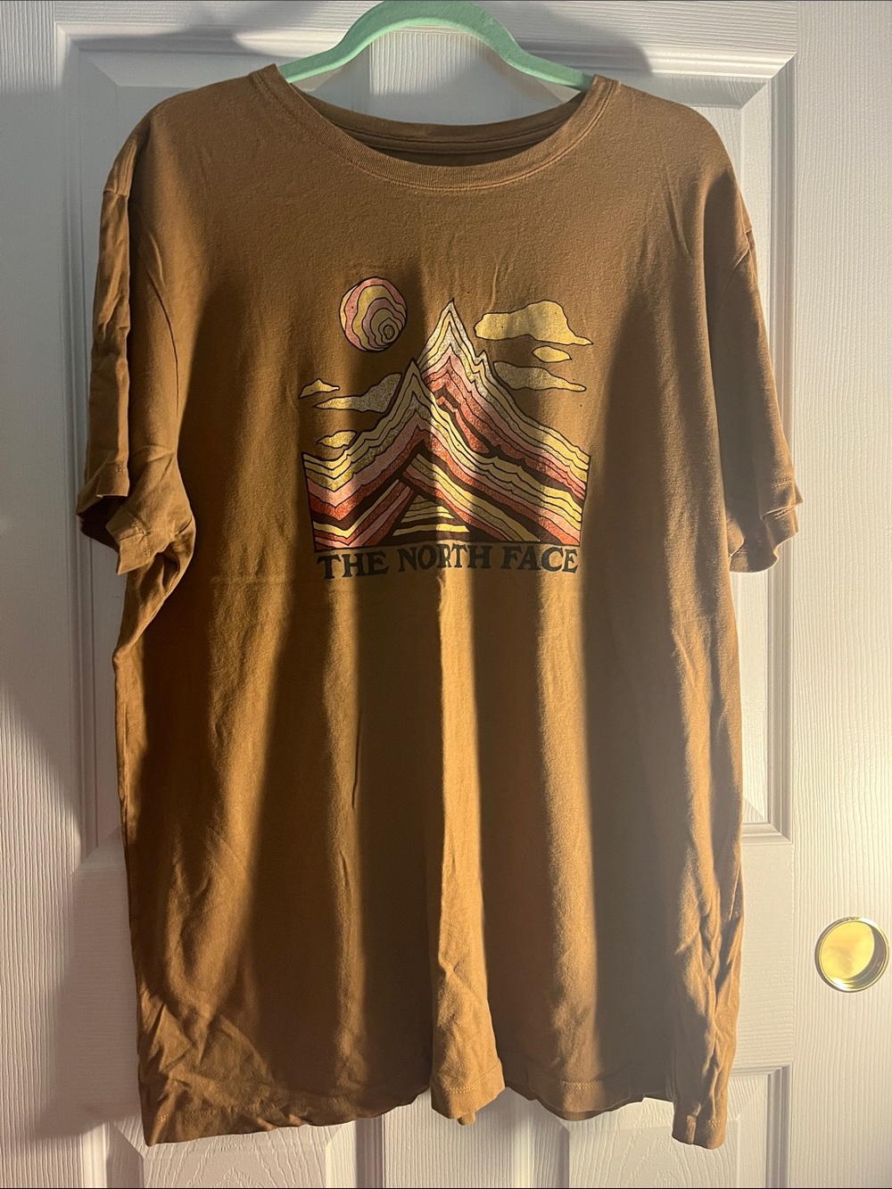 Men XL The North Face Men's Brown Graphic Tee - Mountain Stripe Print